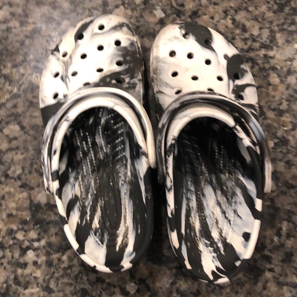 Crocs size 6
